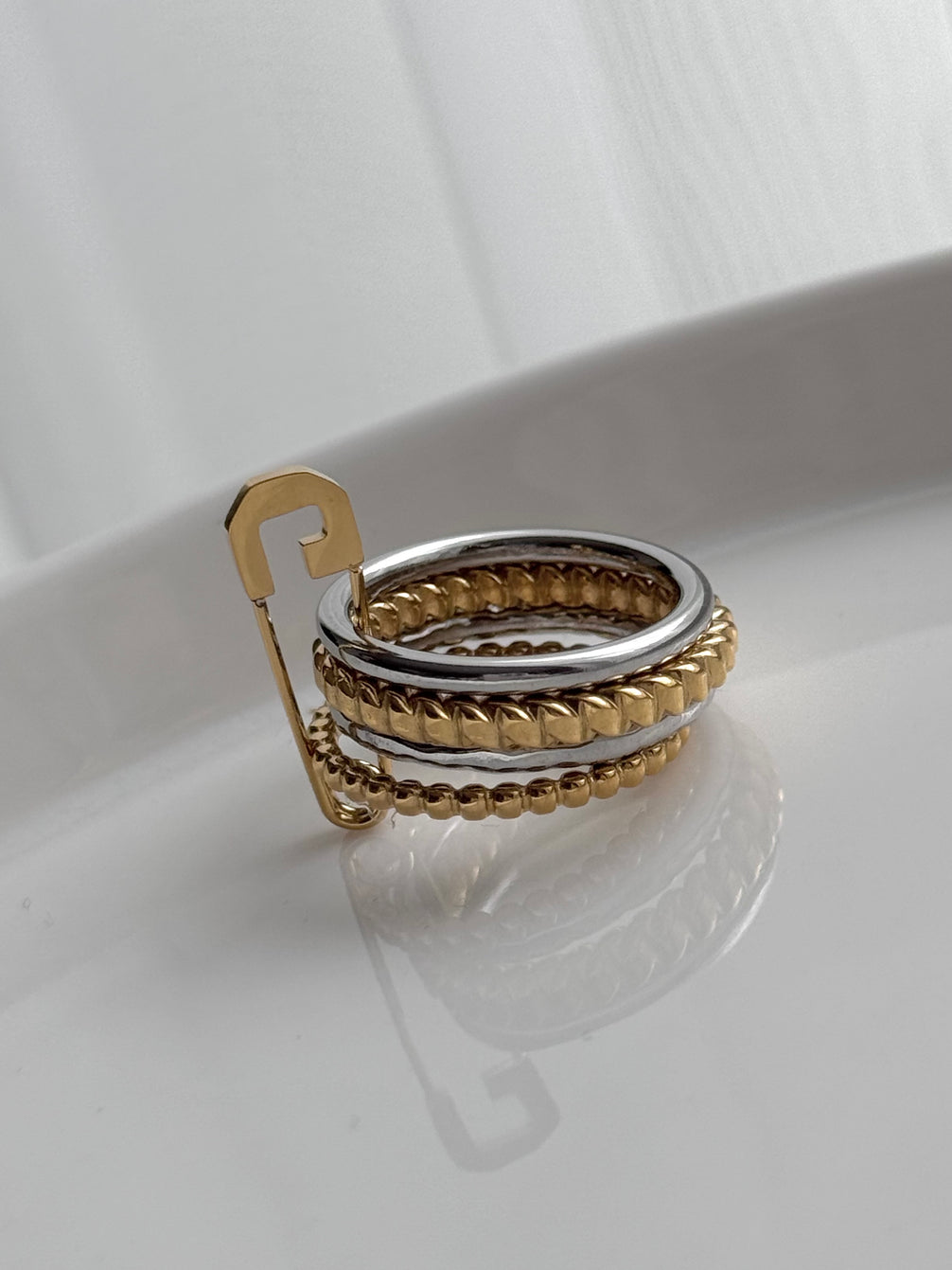 ANILLO CON BROCHE