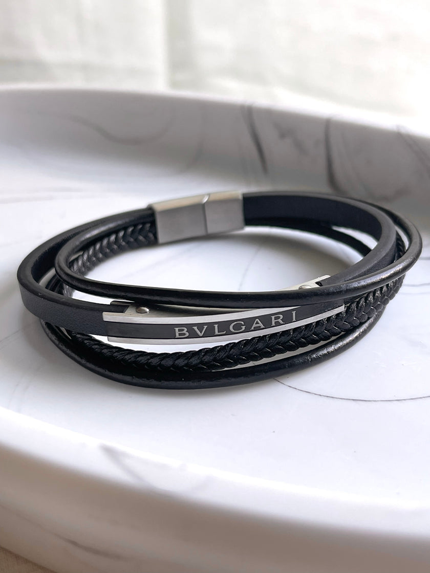 PULSERA CUATRO TIRAS CON PLACA PLATEADA