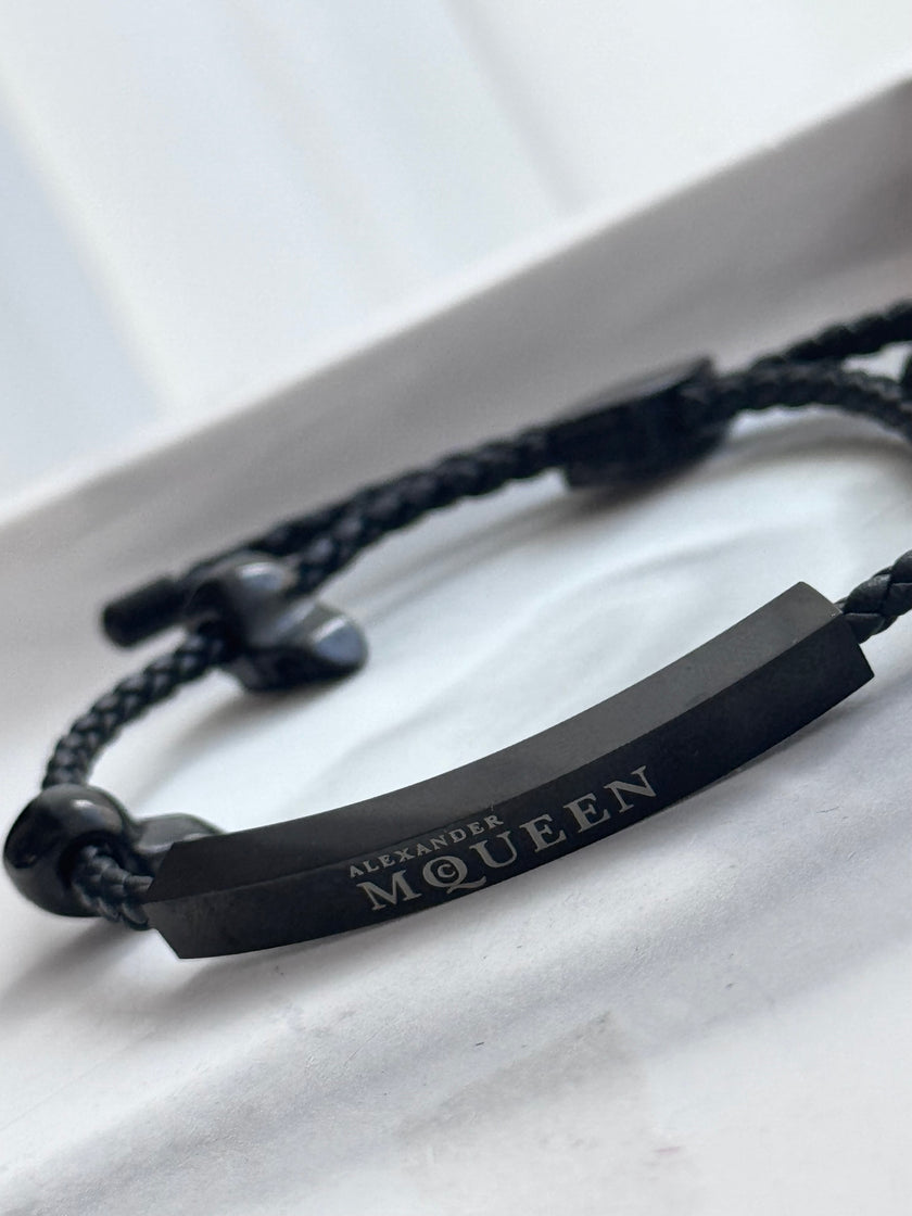 PULSERA TRENZADA CALAVERAS NEGRAS