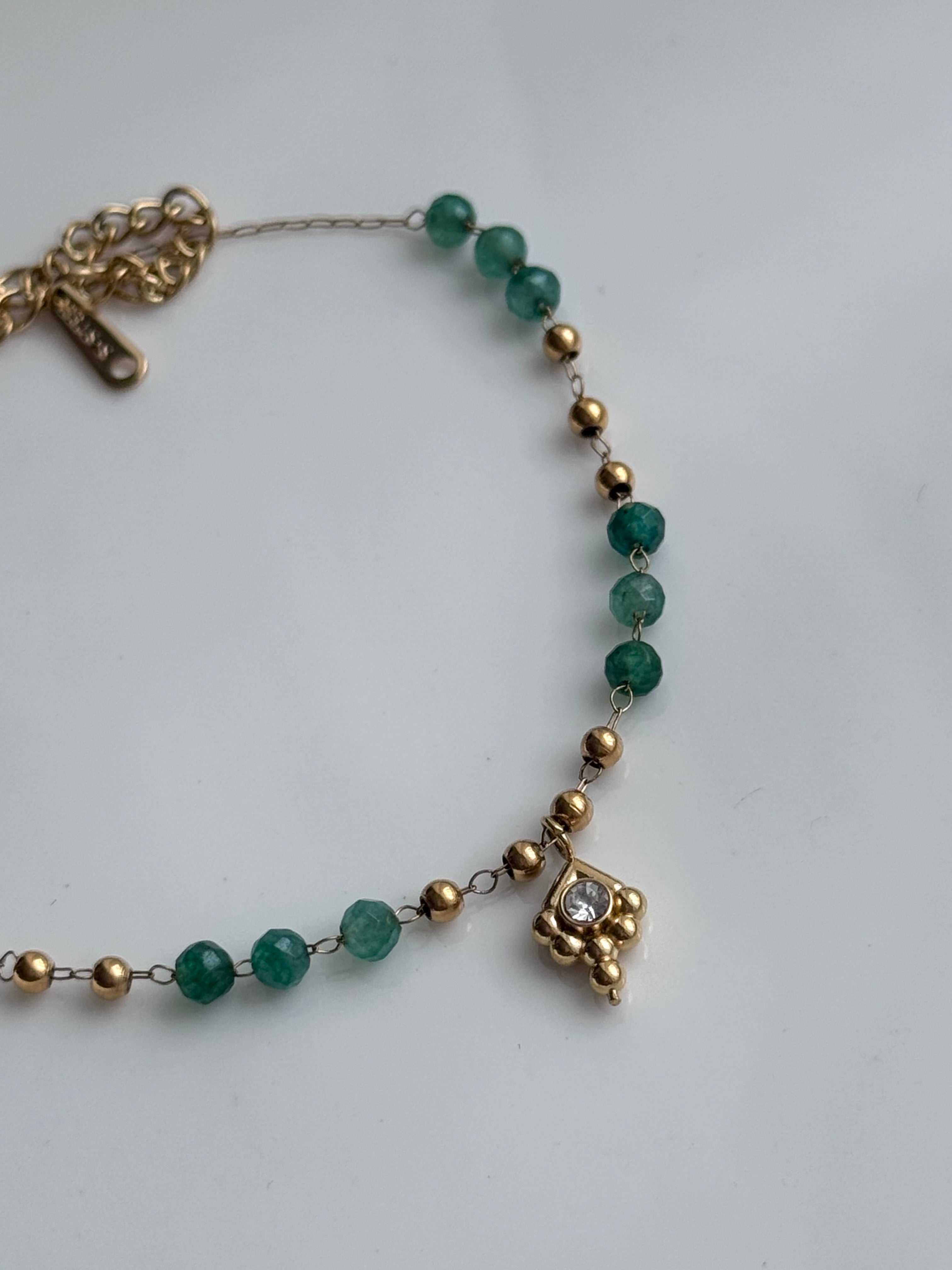 PULSERA DELGADA CON PIEDRAS