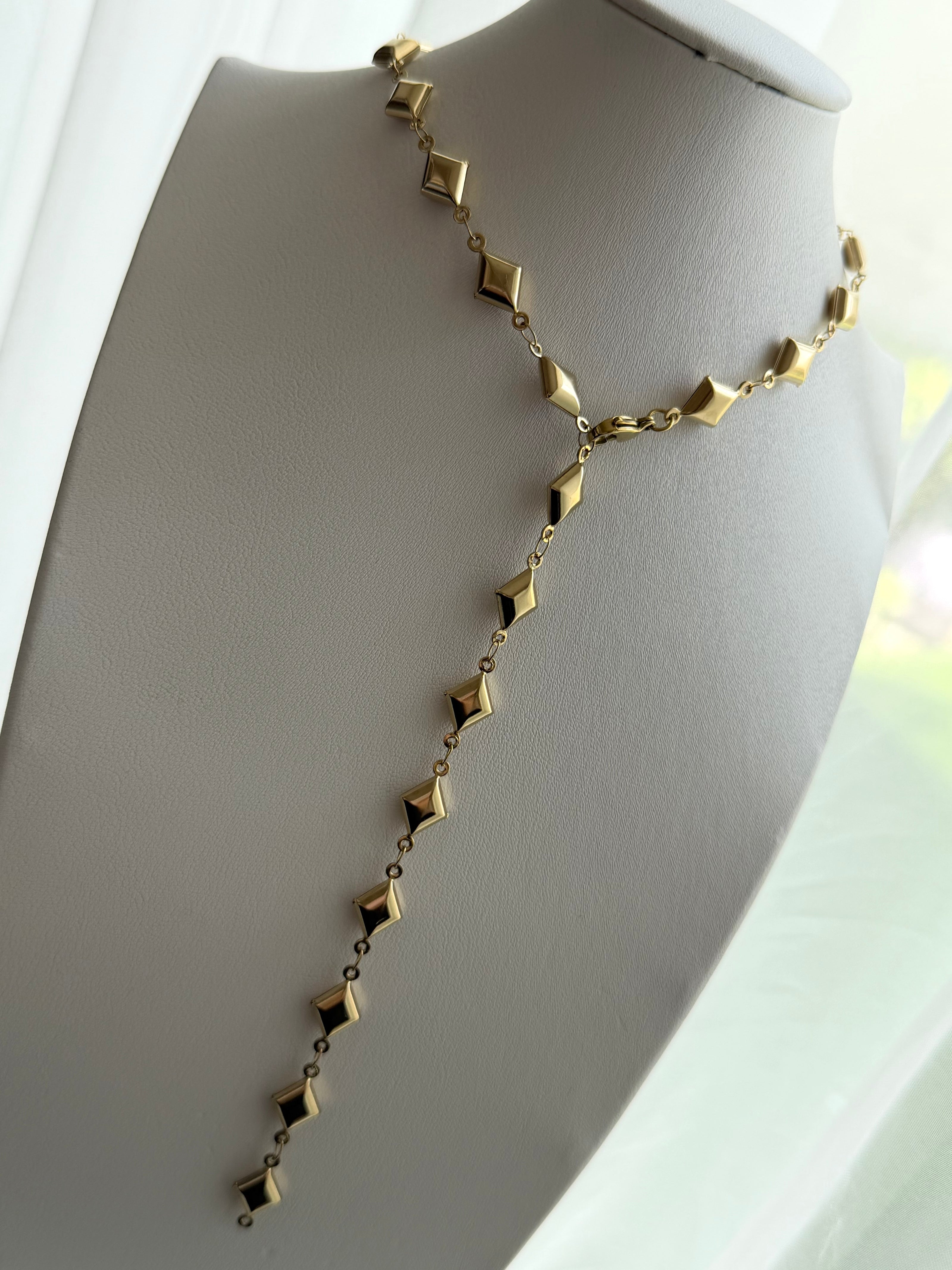 COLLAR CORBATERO