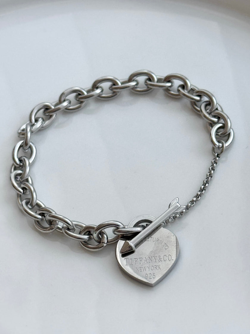 PULSERA CADENA GRUESA BROCHE CORAZON CON FLECHA