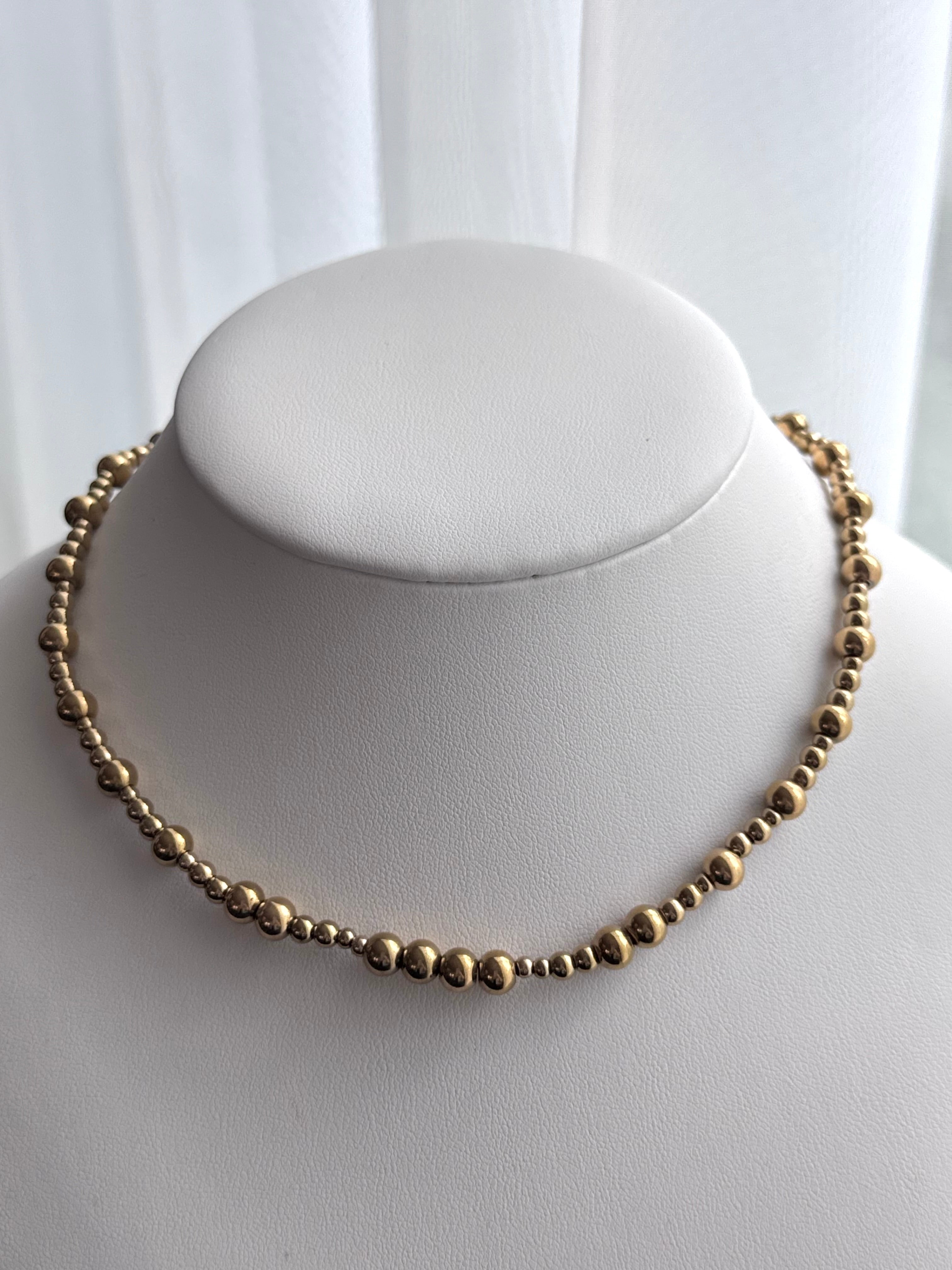 COLLAR BOLITAS