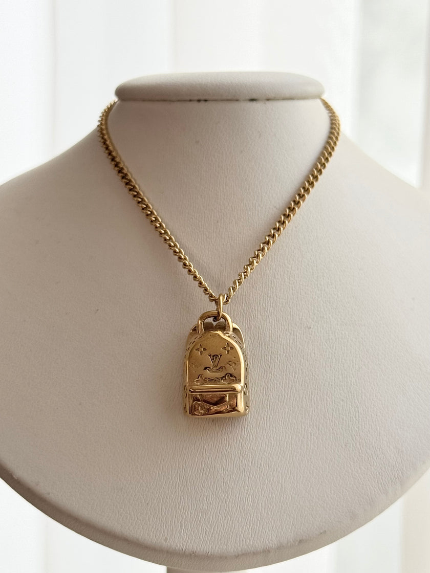 COLLAR MOCHILA LV