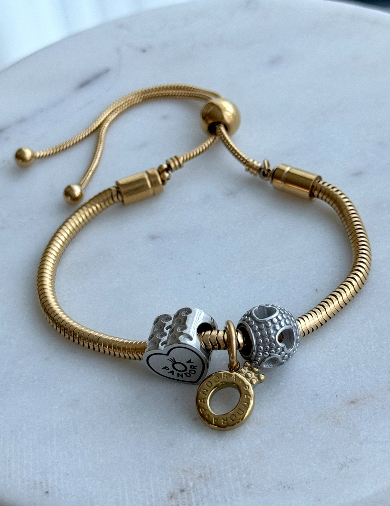 PULSERA CON CHARMS