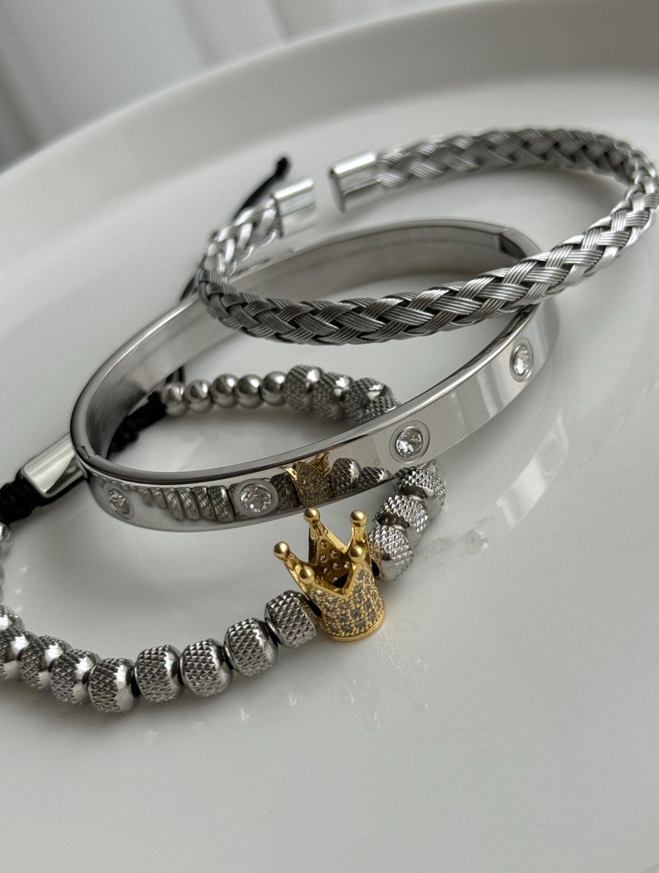 TRÍO DE PULSERAS CORONA DORADA