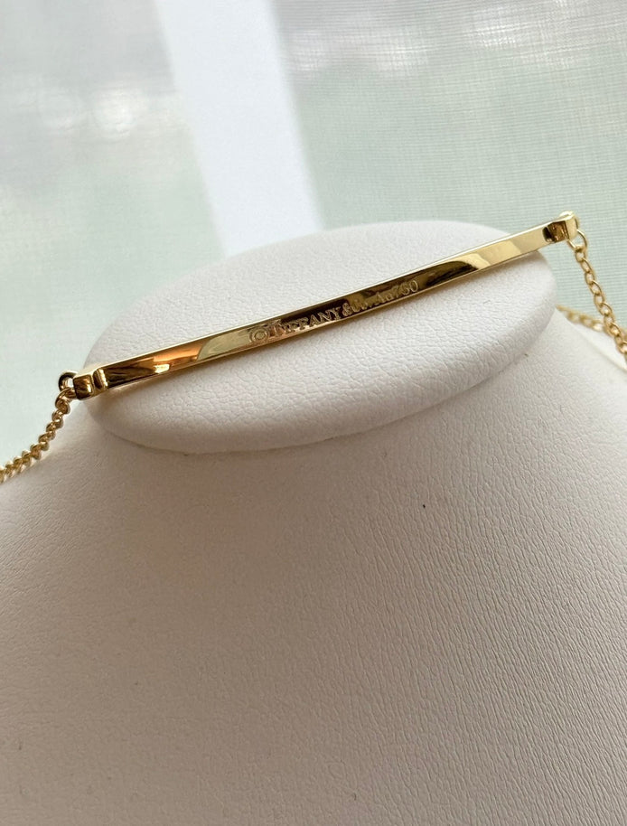 COLLAR T LISO CON GRABADO