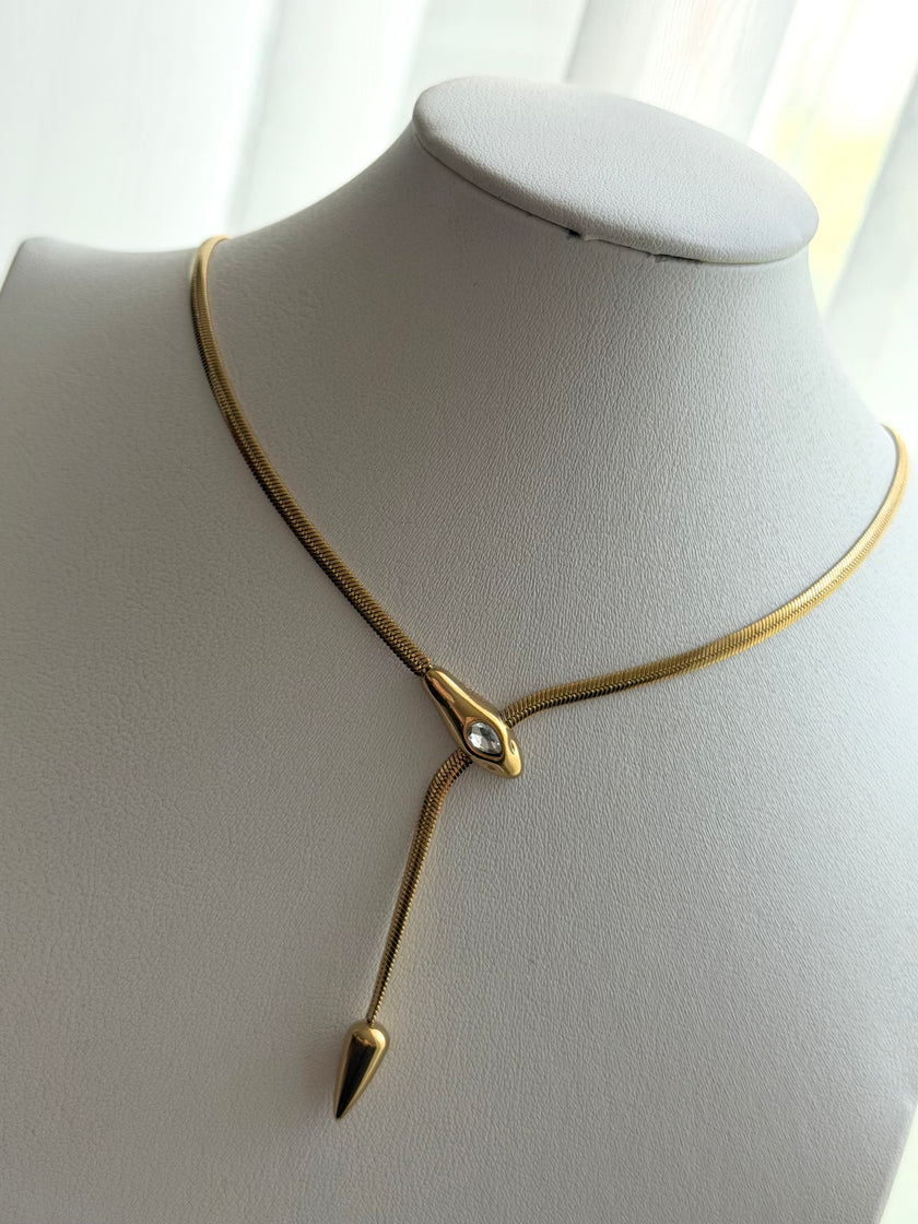 COLLAR CORBATERO