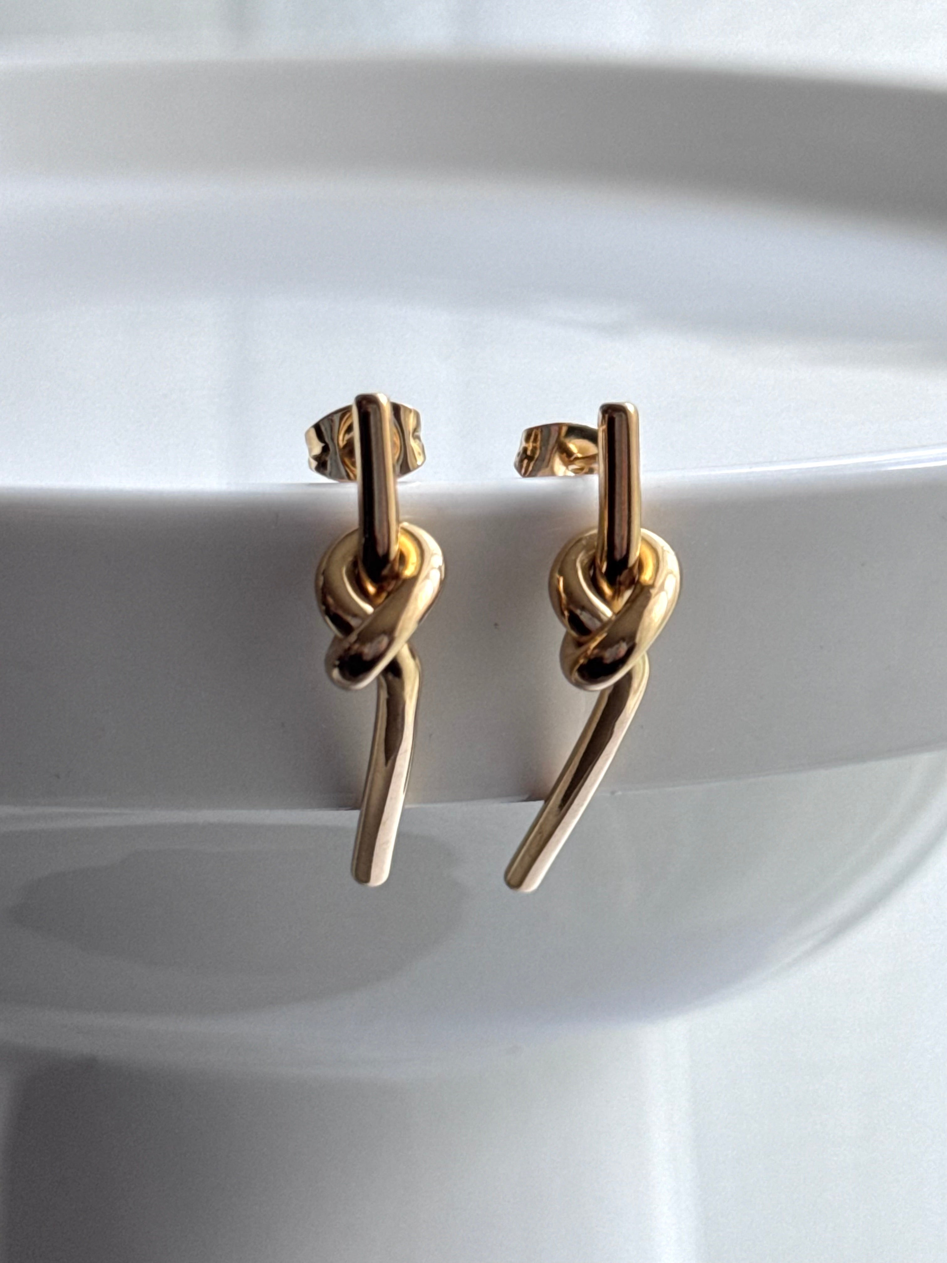 ARETE NUDO LARGO DORADO