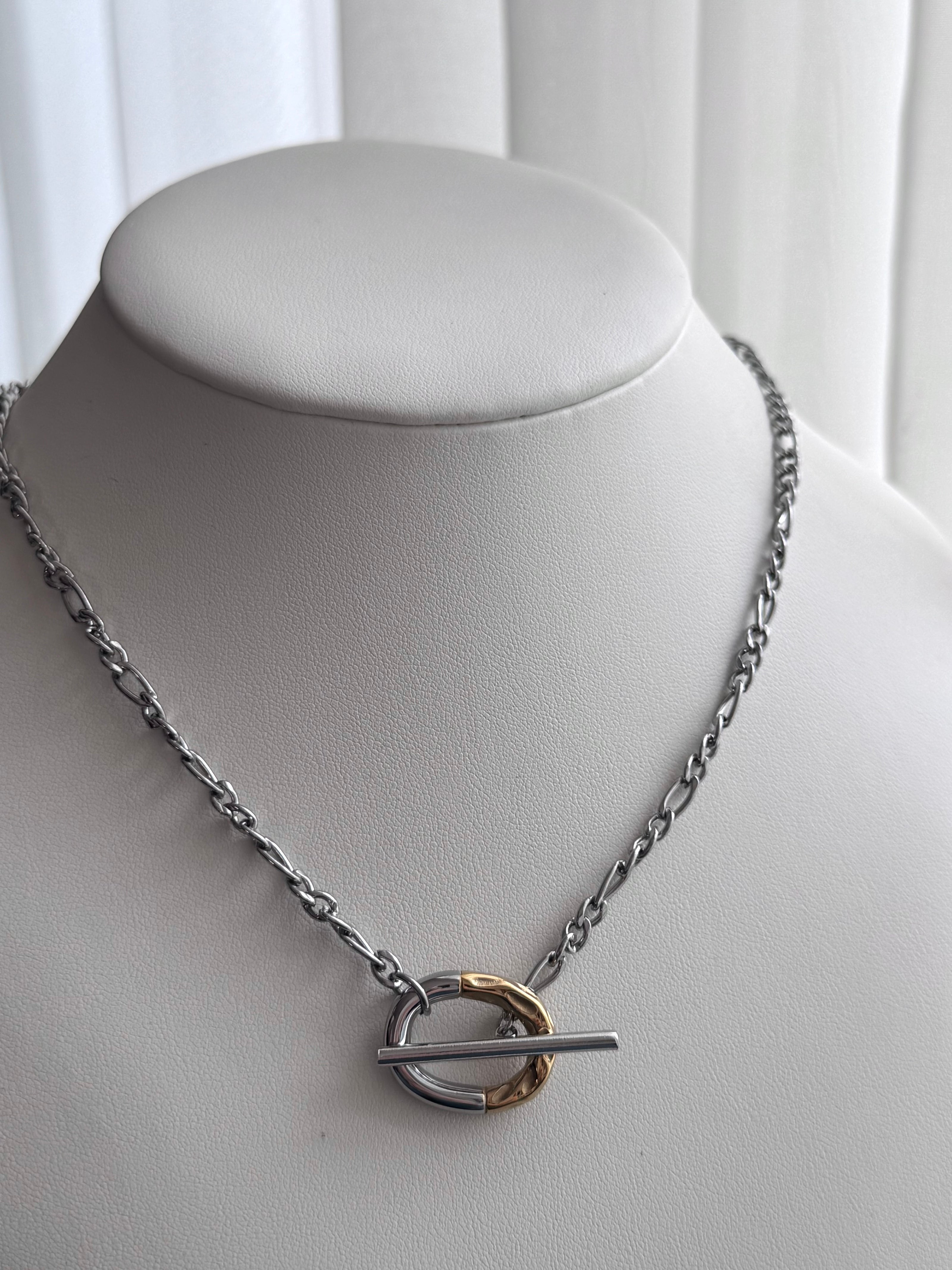 COLLAR BROCHE T