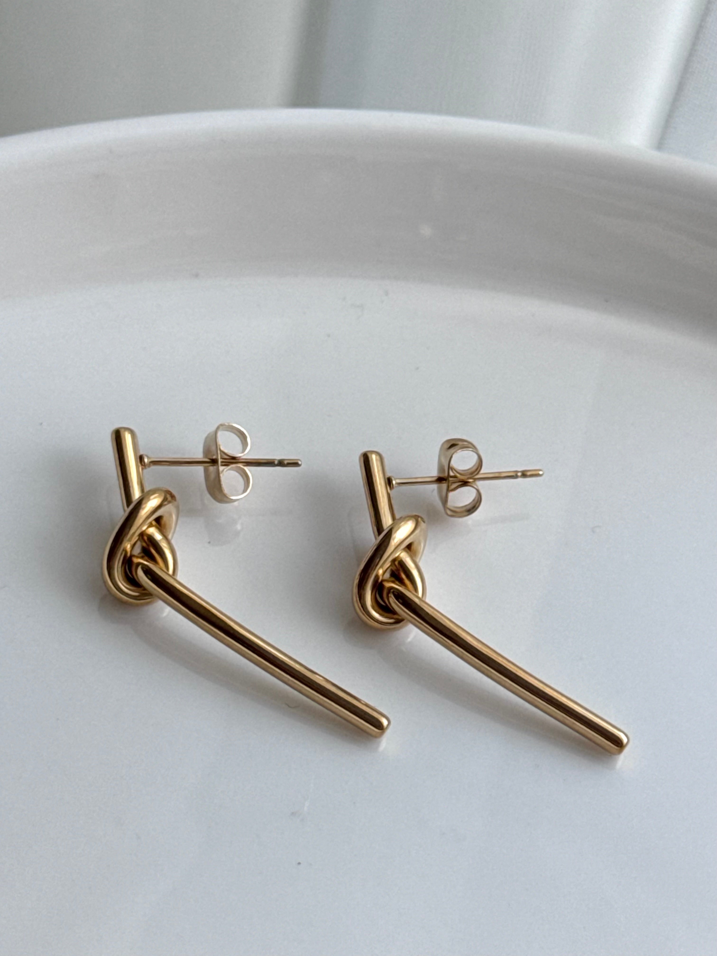 ARETE NUDO LARGO DORADO