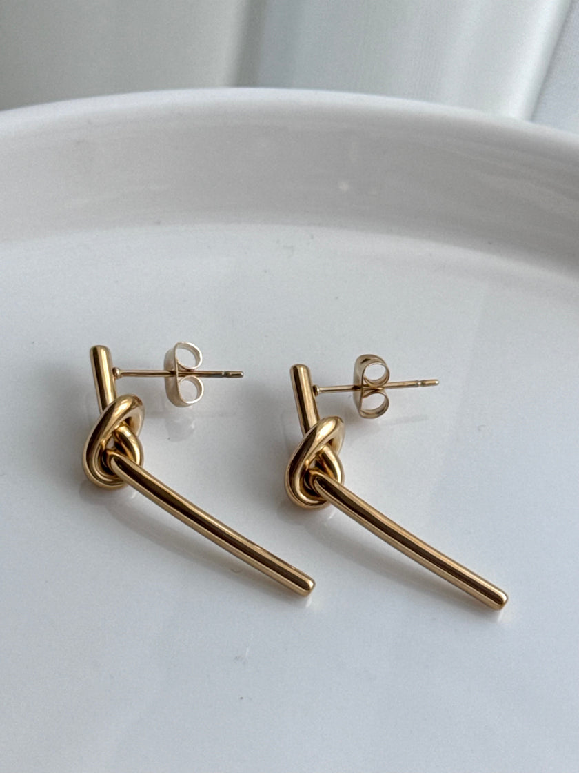 ARETE NUDO LARGO DORADO