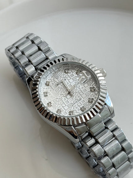 RELOJ CLÁSICO CON CRISTALES