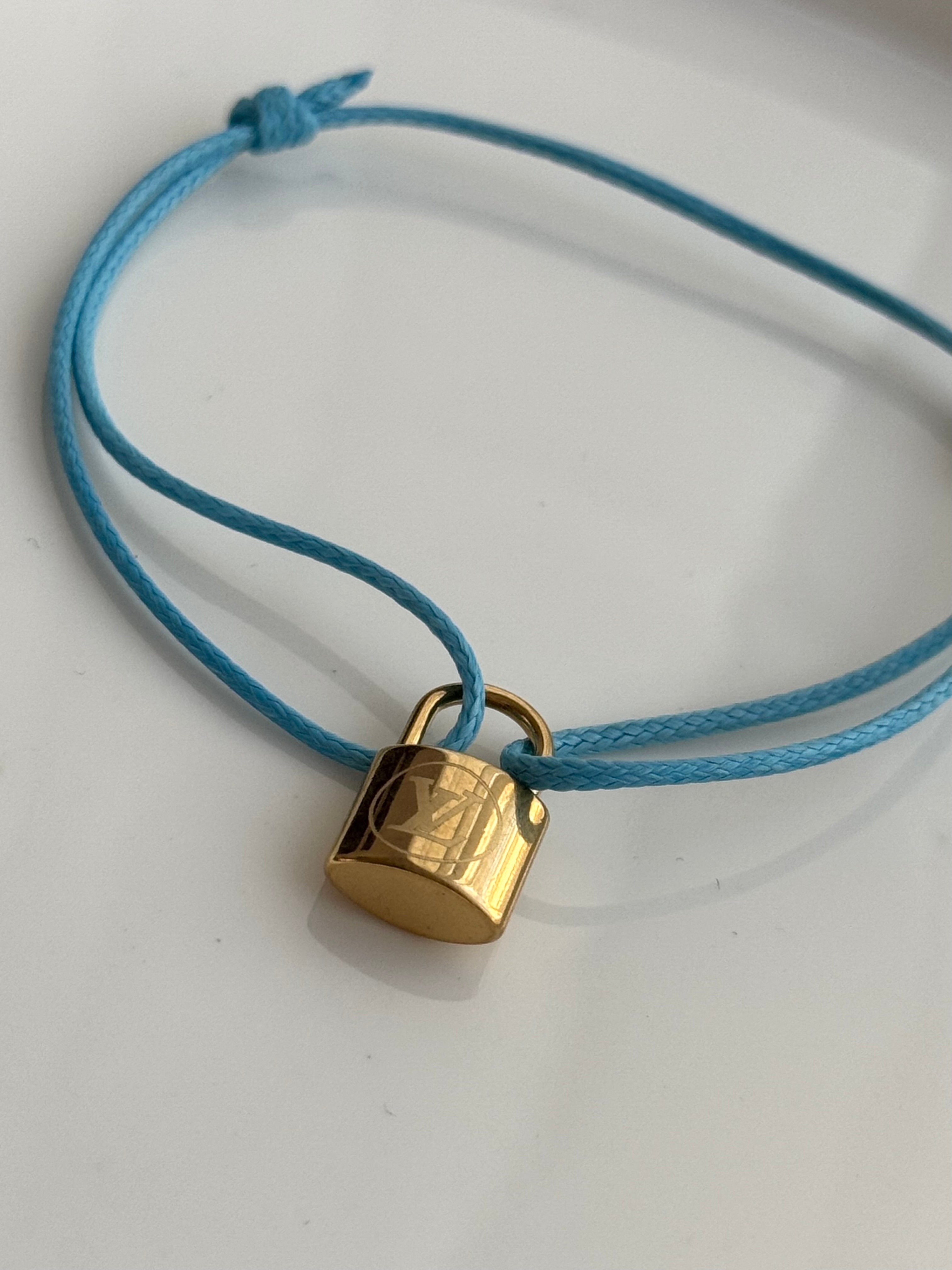 PULSERA HILO CON CANDADO LV AZUL