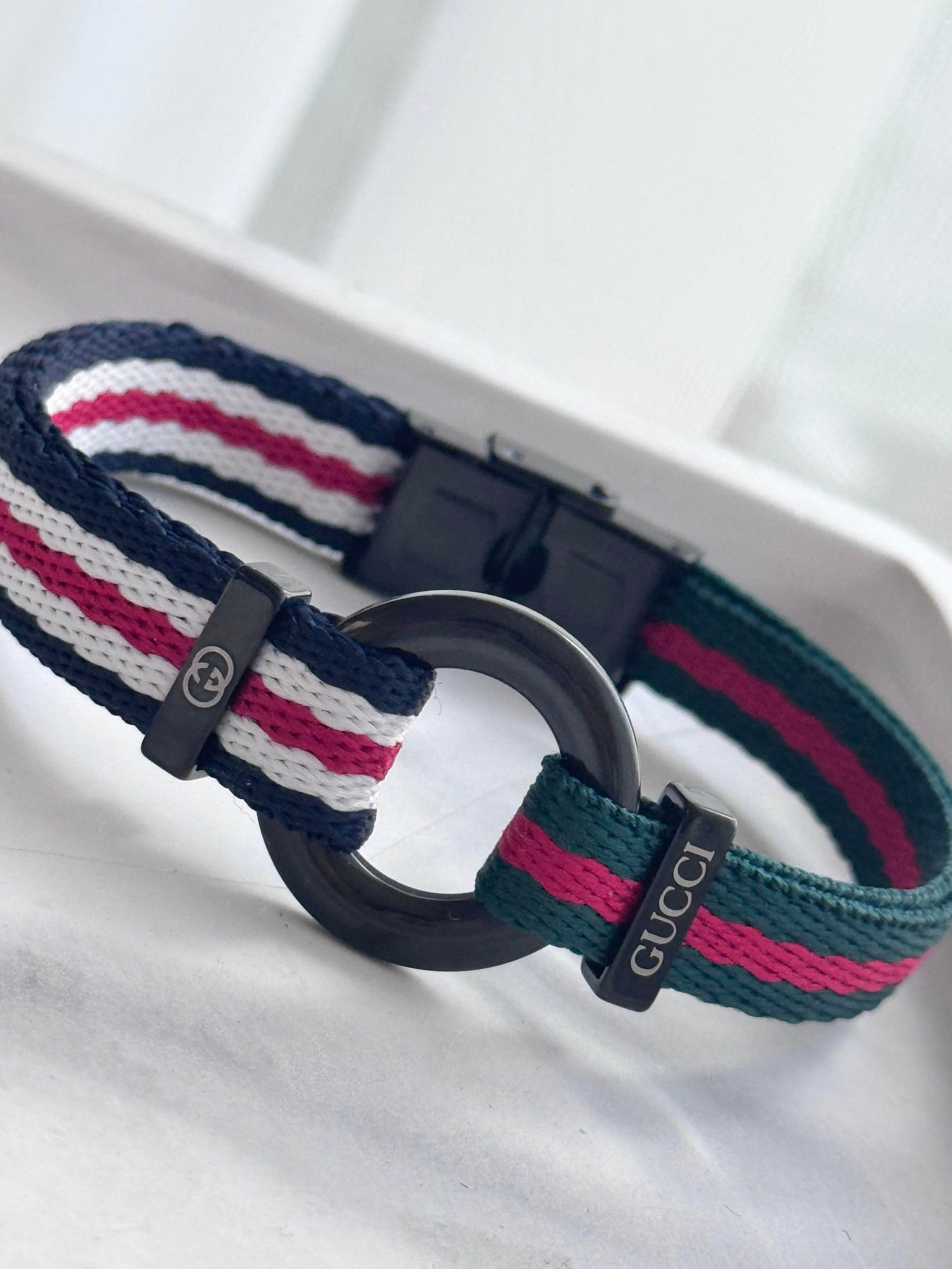 PULSERA TELA PLACA NEGRA