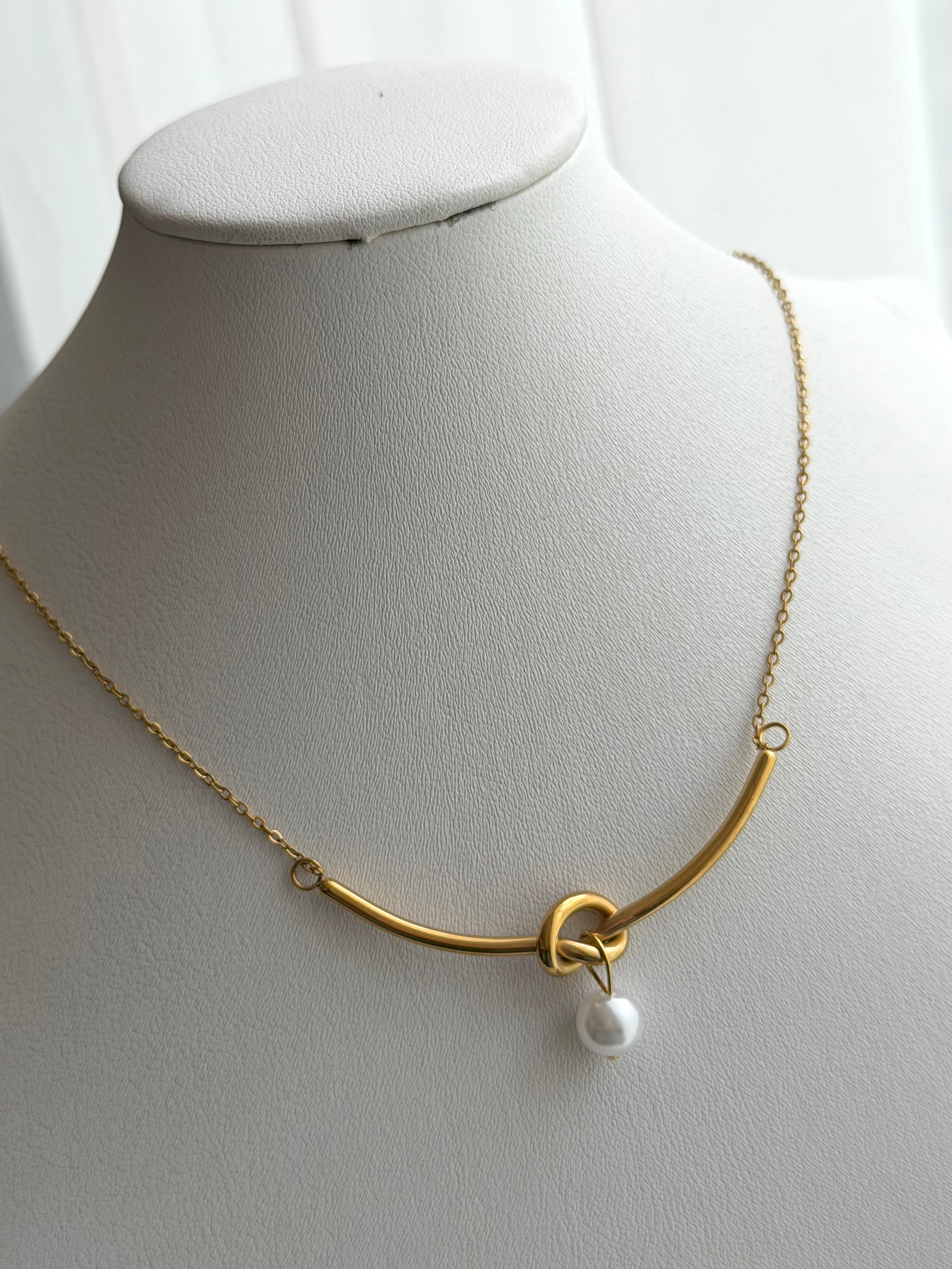 COLLAR NUDO