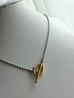 COLLAR CON BROCHE T