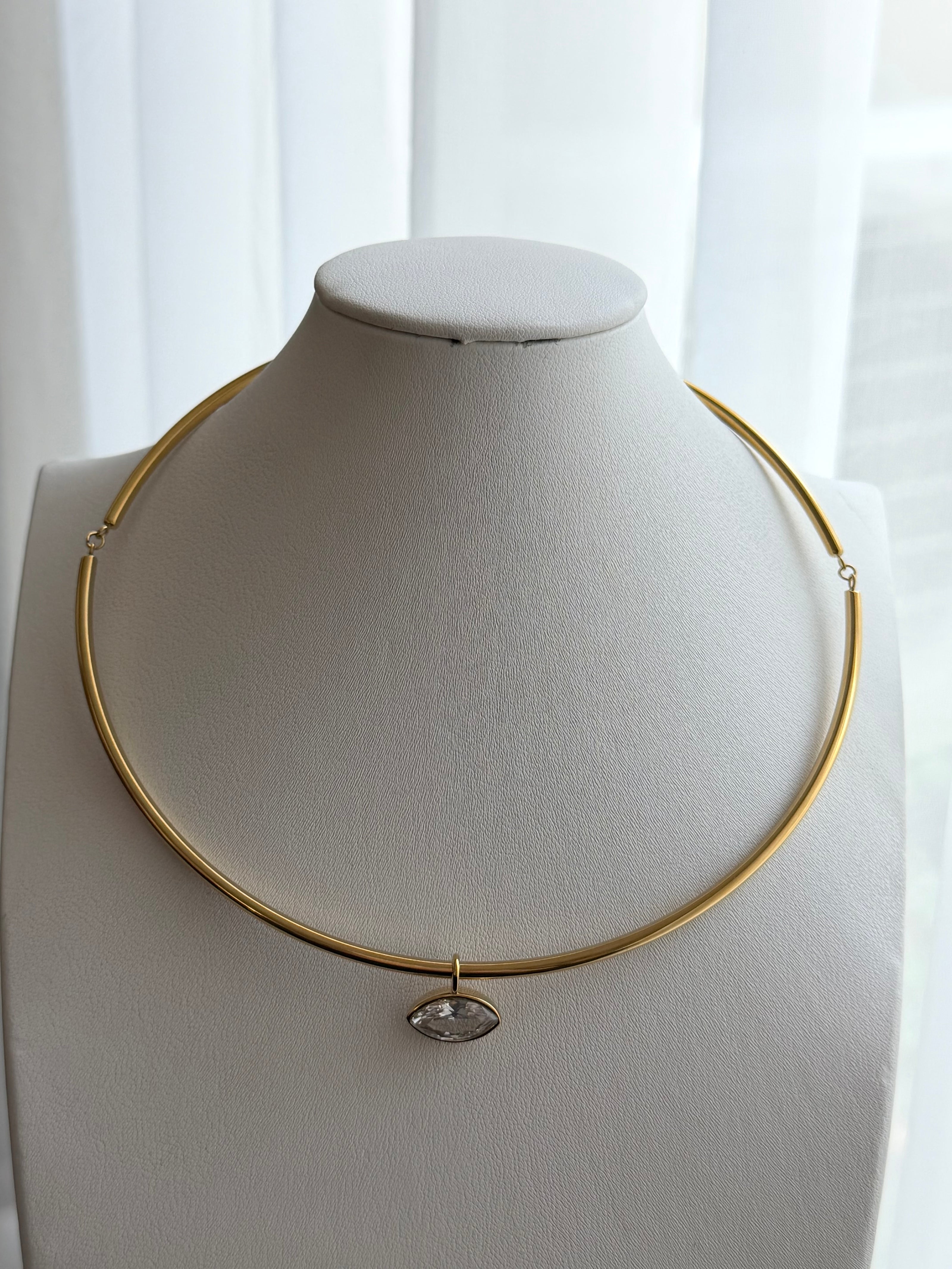 COLLAR ARO DIJE OJO