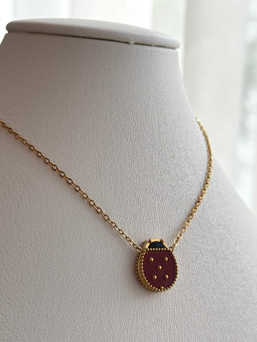 COLLAR MARIQUITA ALAS CERRADAS ROJO