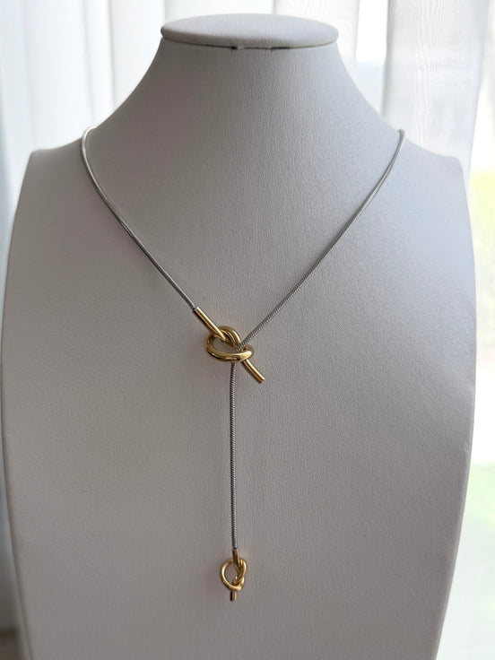 COLLAR CORBATERO NUDOS