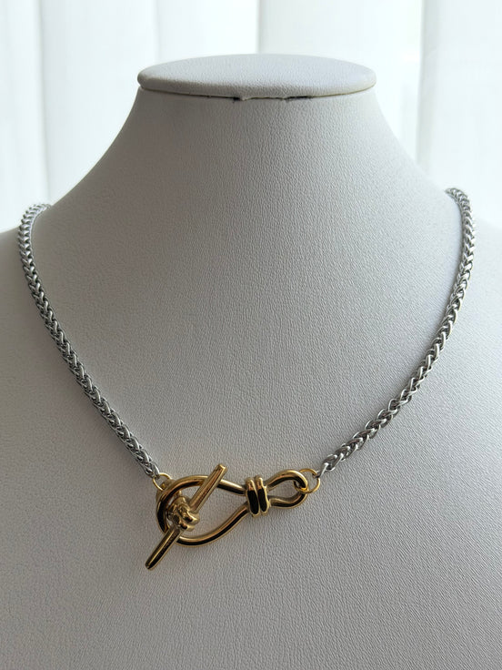 COLLAR BROCHE NUDO