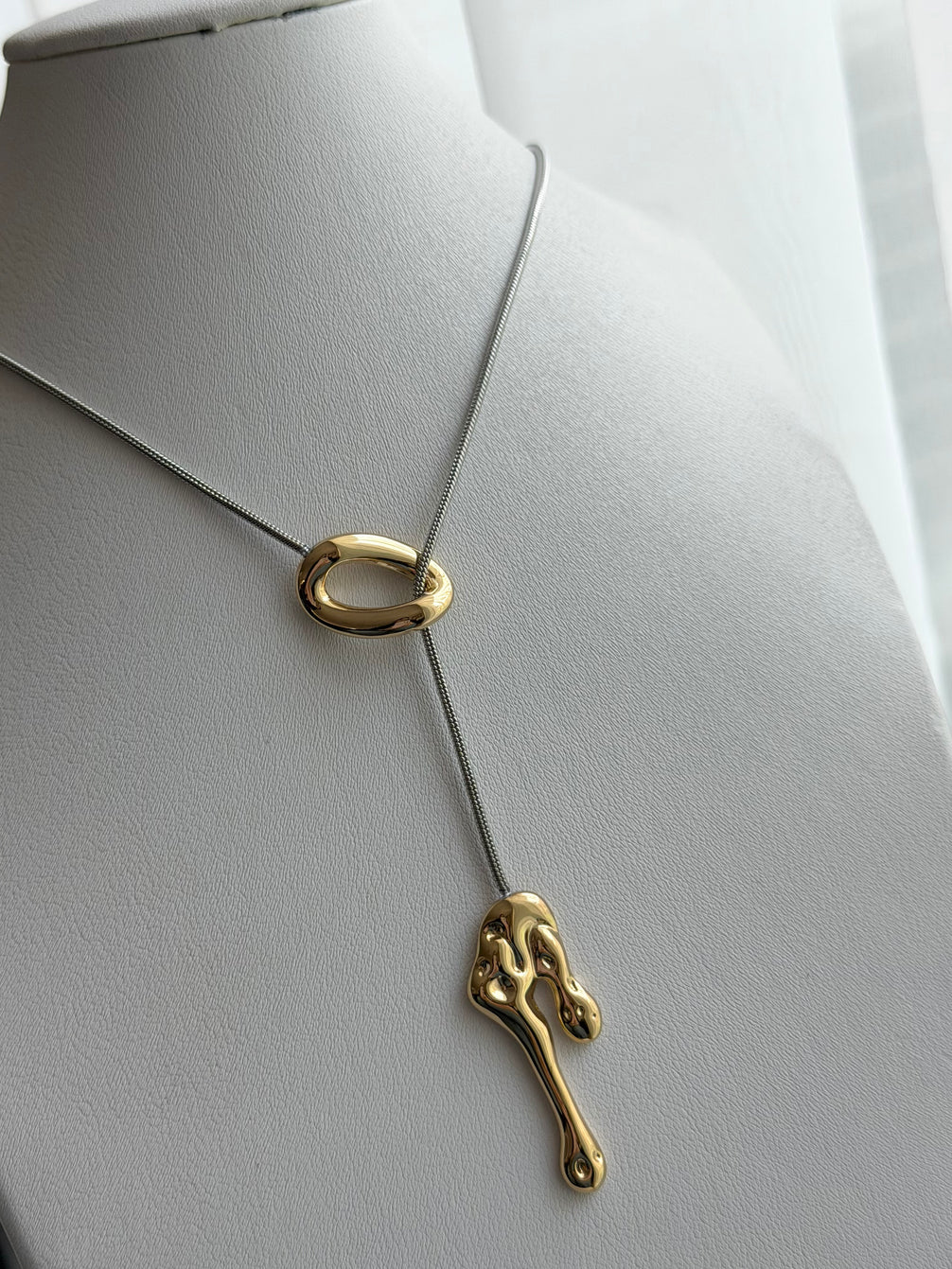 COLLAR CORBATERO GOTA