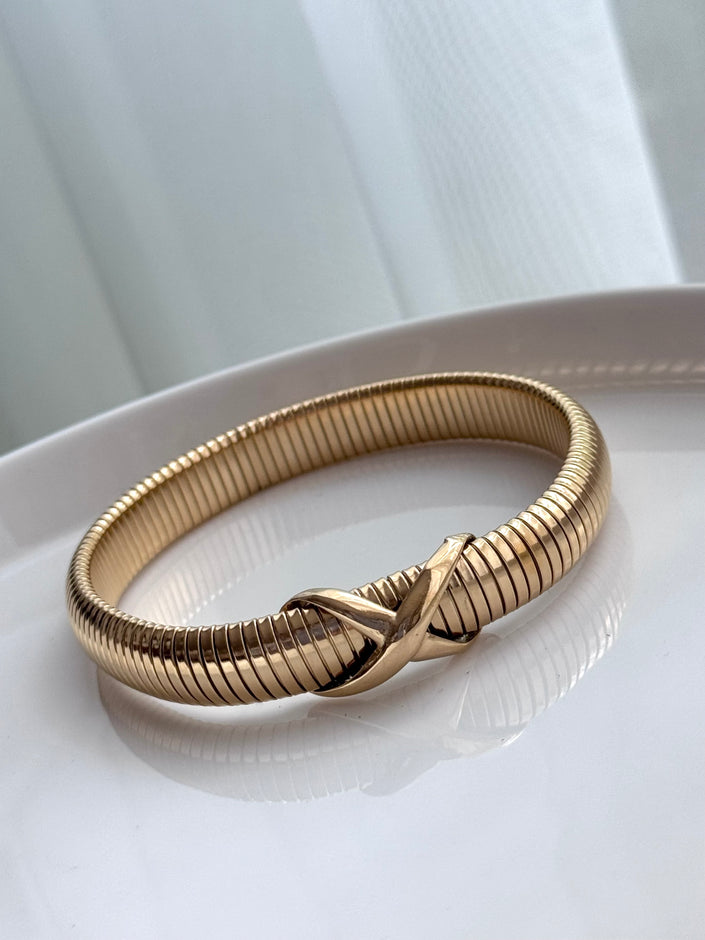 PULSERA CRUZ DELGADA DORADA