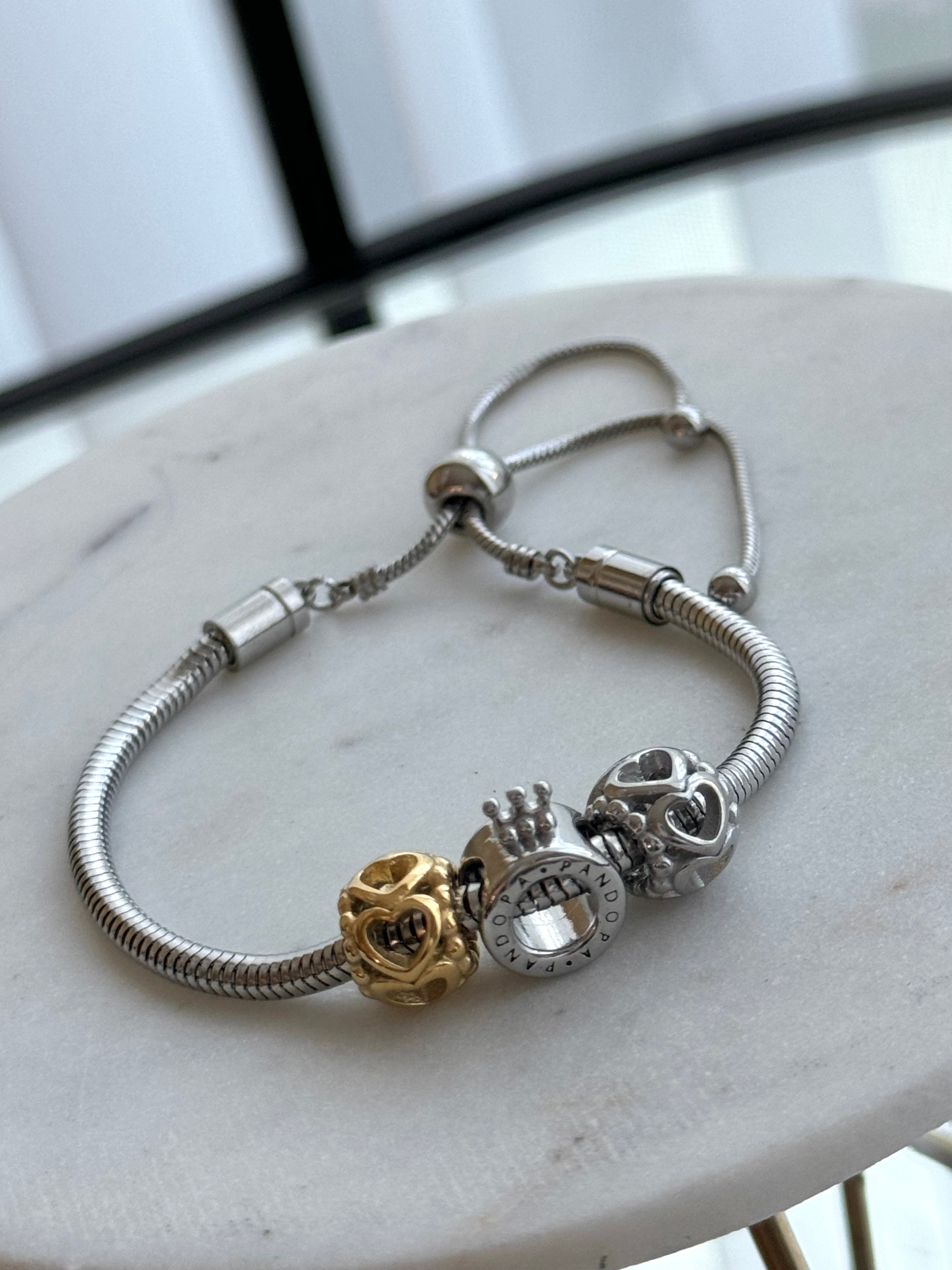 PULSERA CIN CHARMS