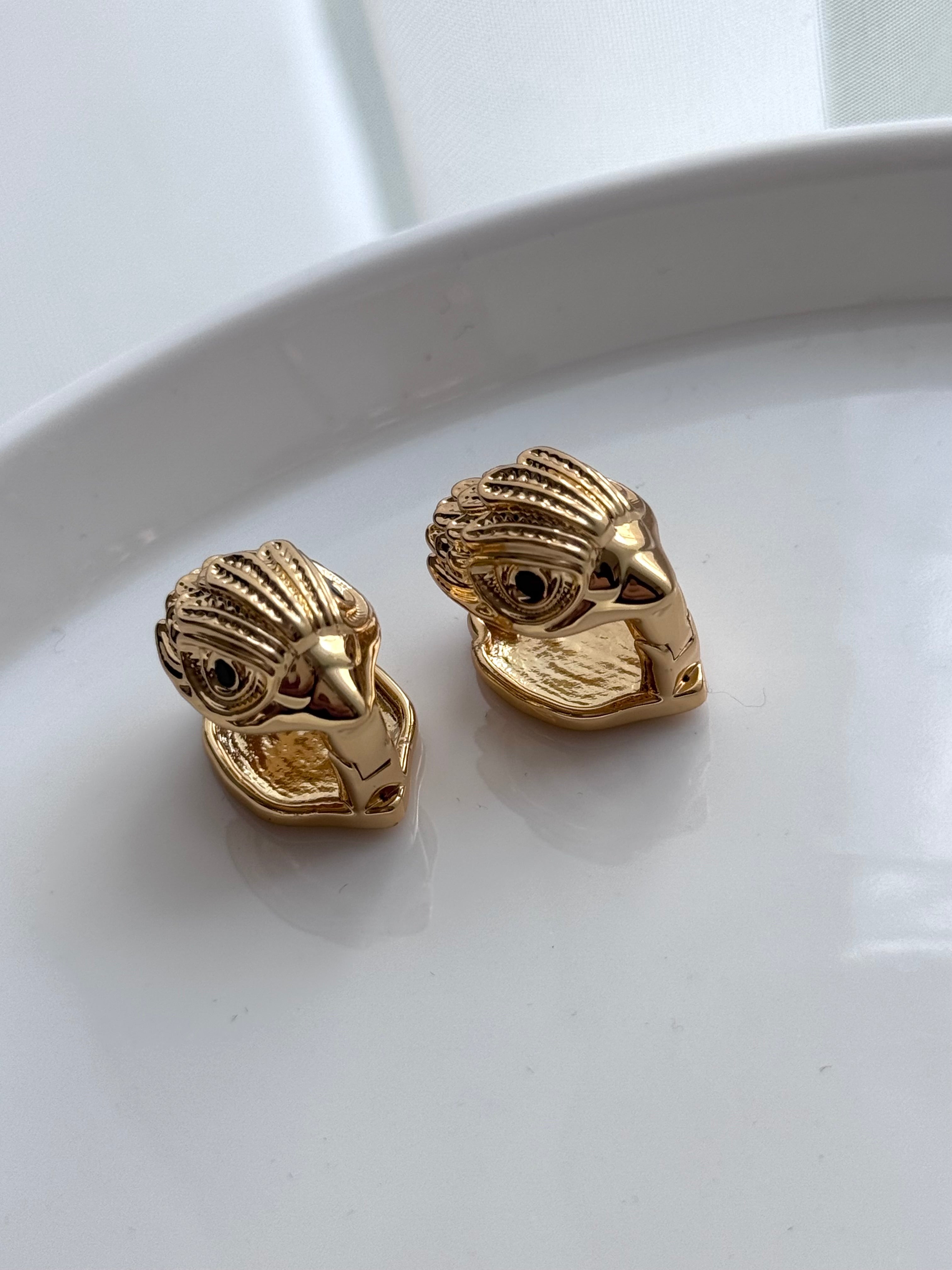 HUGGIES KURTH OJO NEGRO