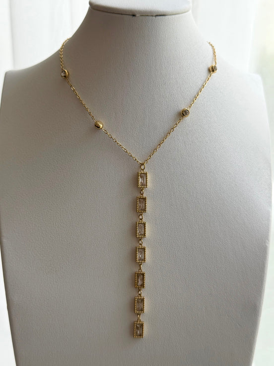 COLLAR CORBATERO CRISTAL