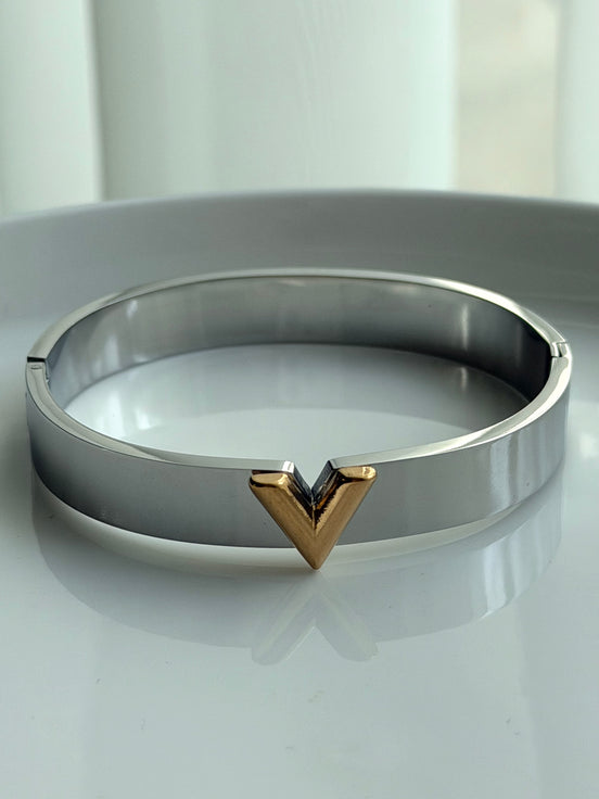 BRAZALETE V