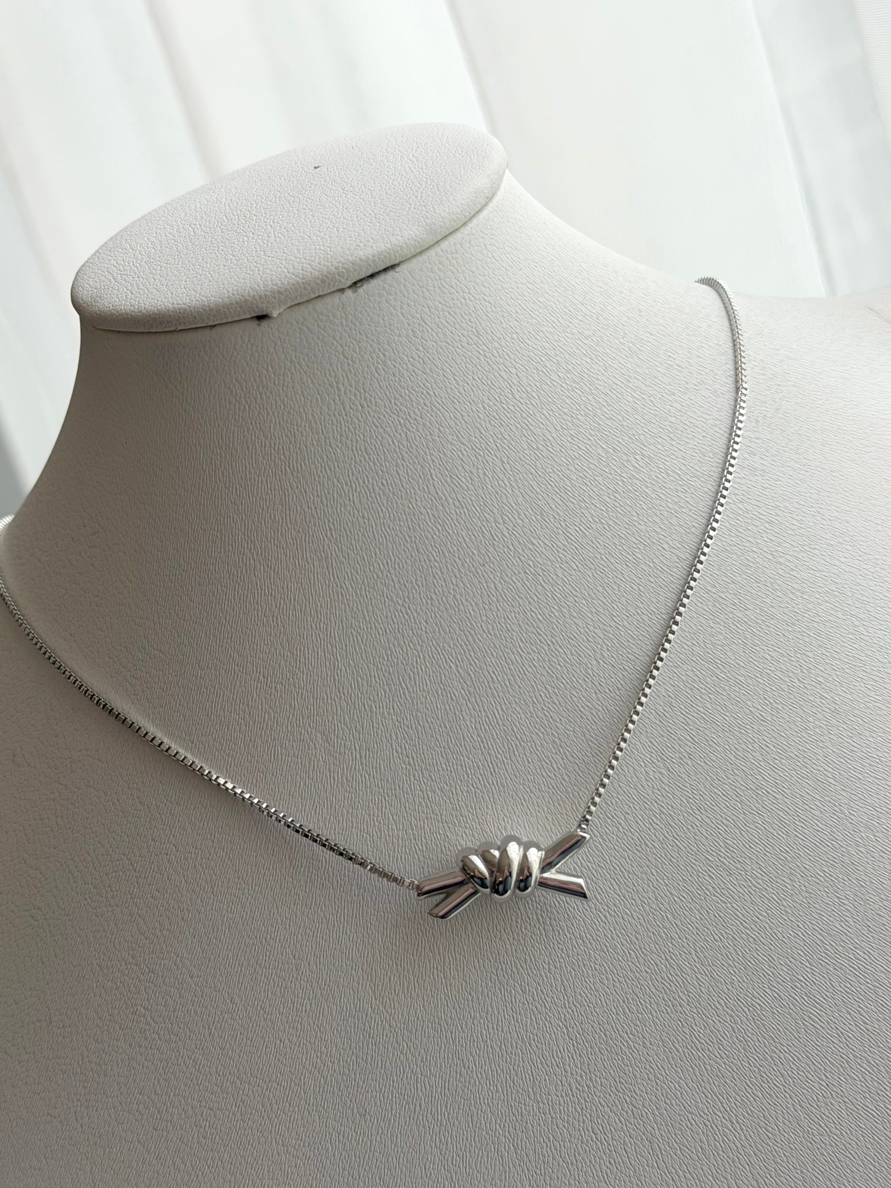 COLLAR NUDO