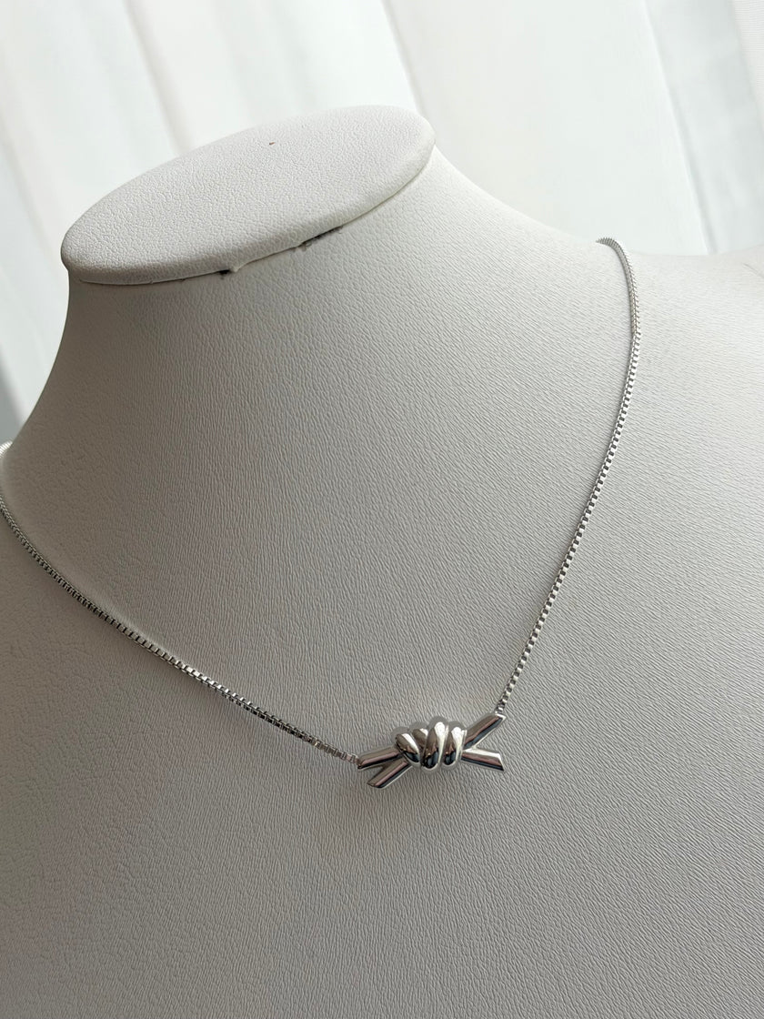 COLLAR NUDO
