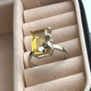 ANILLO CON CRISTAL