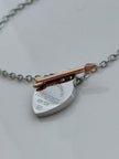 PULSERA DELGADA BROCHE CORAZON CON FLECHA