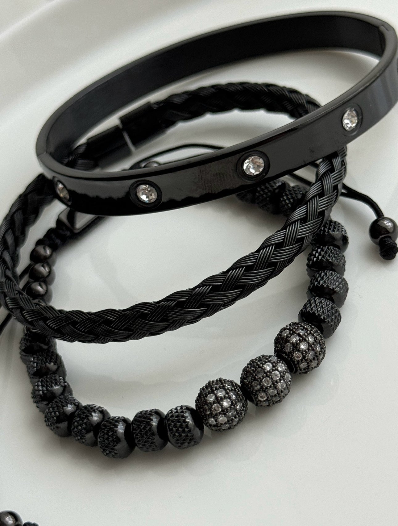 TRÍO DE PULSERAS NEGRAS