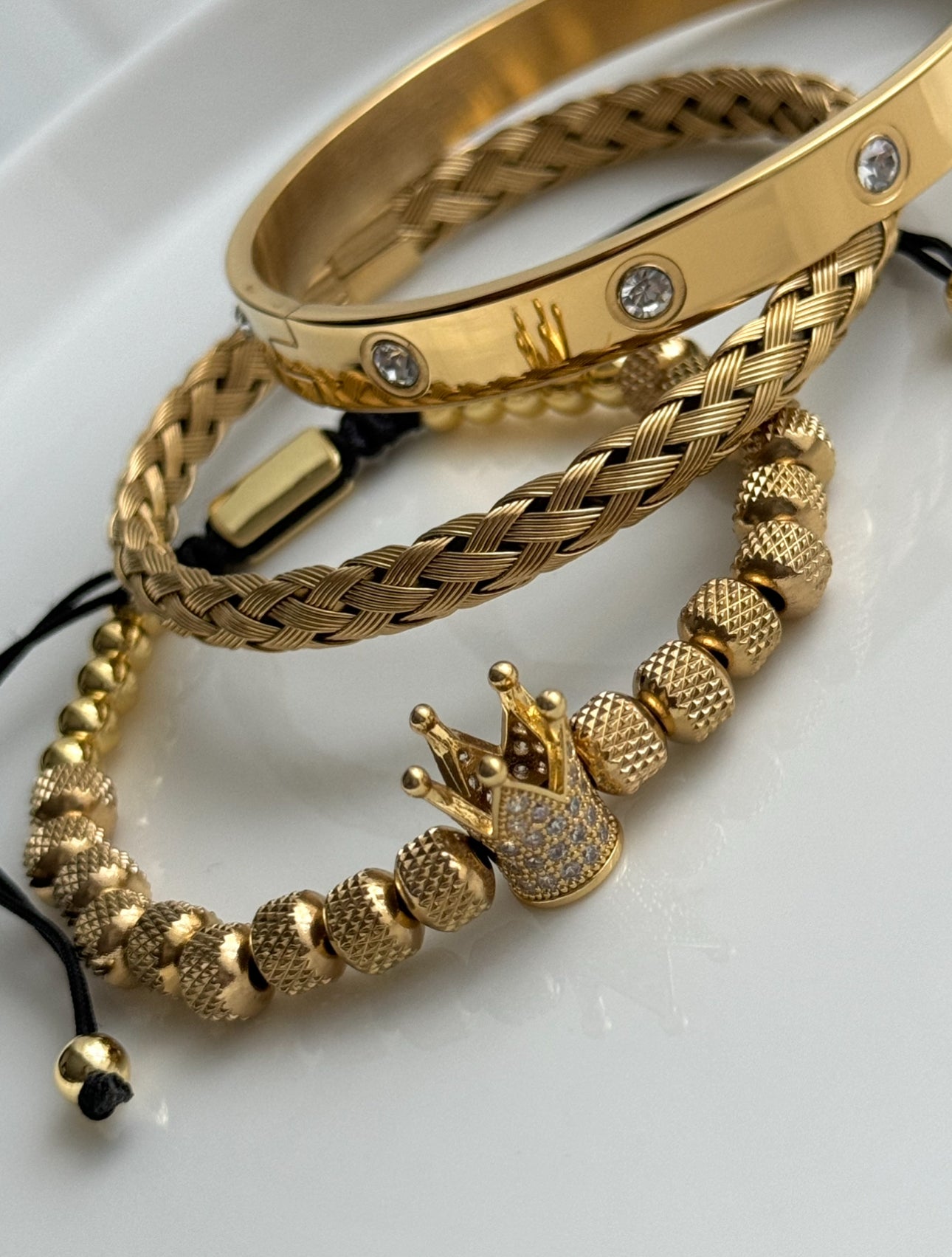 TRÍO PULSERAS DORADAS CON CORONA