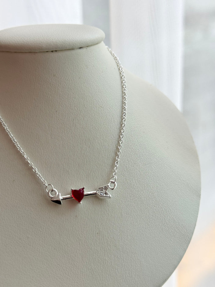COLLAR FLECHA ROJO