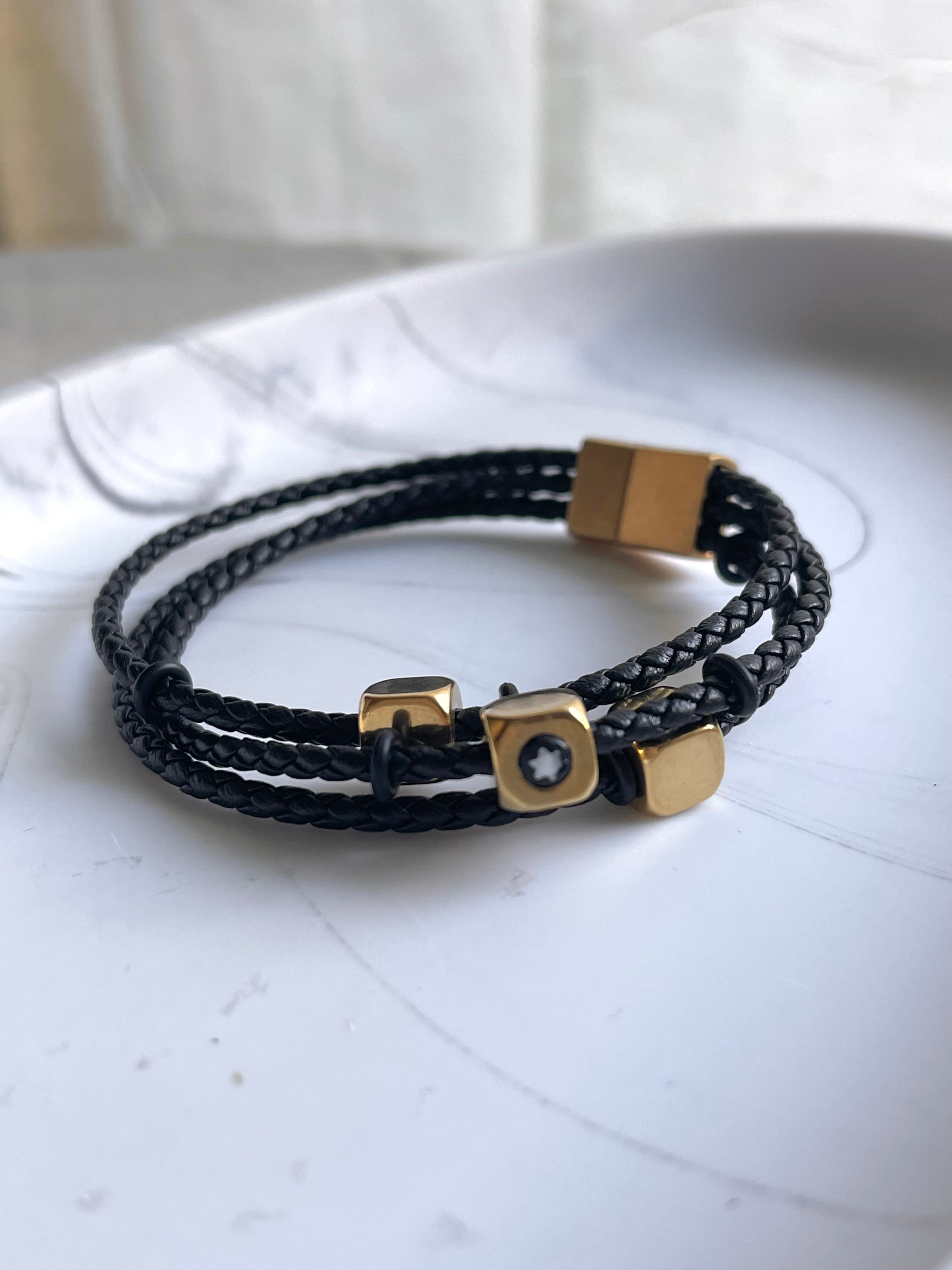 PULSERA TRENZADA CON CUBOS