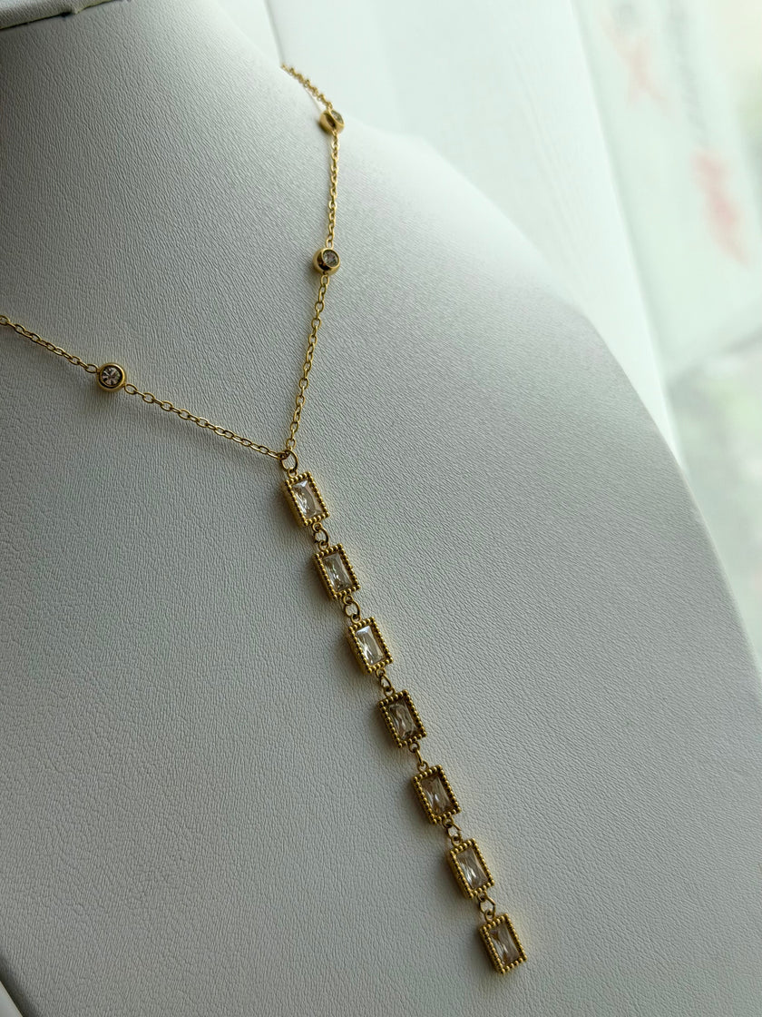 COLLAR CORBATERO CRISTAL