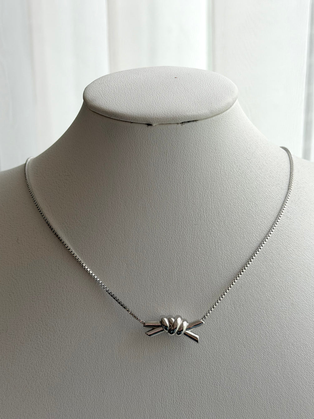 COLLAR NUDO