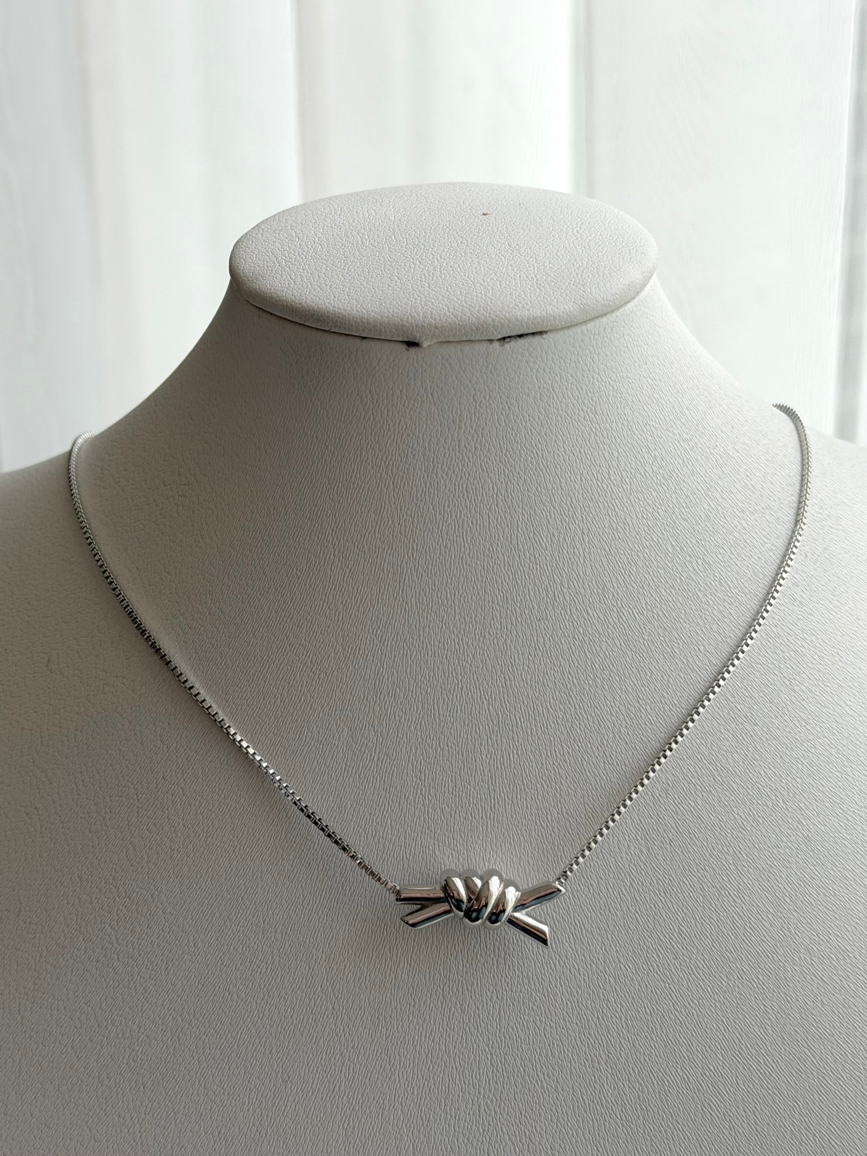 COLLAR NUDO