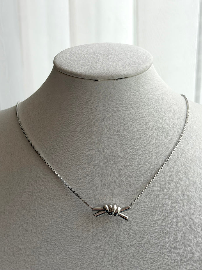 COLLAR NUDO