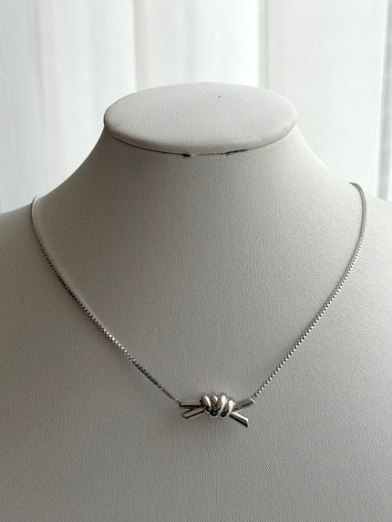 COLLAR NUDO
