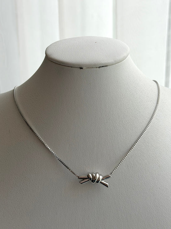 COLLAR NUDO