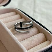 ANILLO DOBLE CLAVO