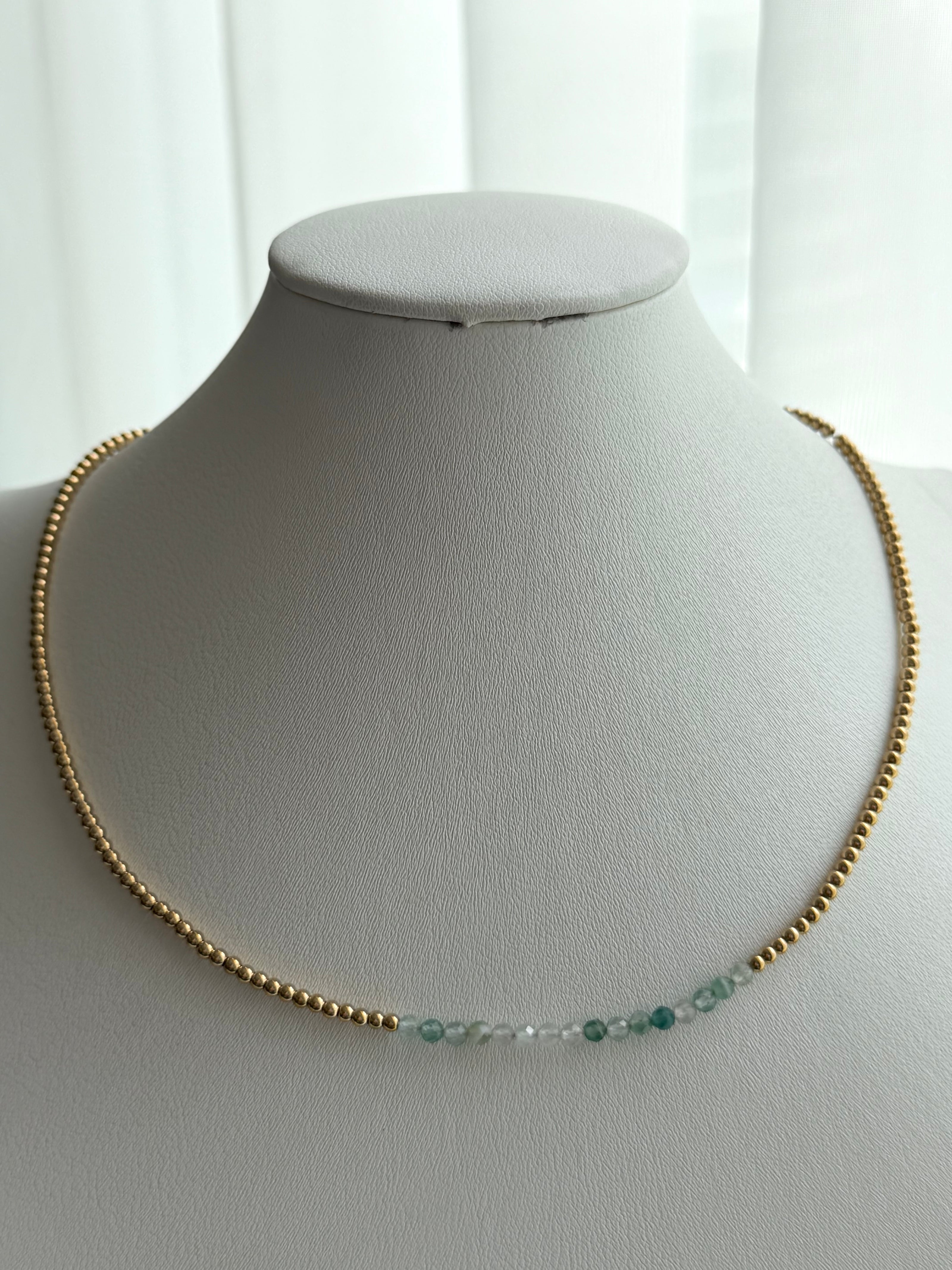 COLLAR BOLITAS VERDE / BLANCO