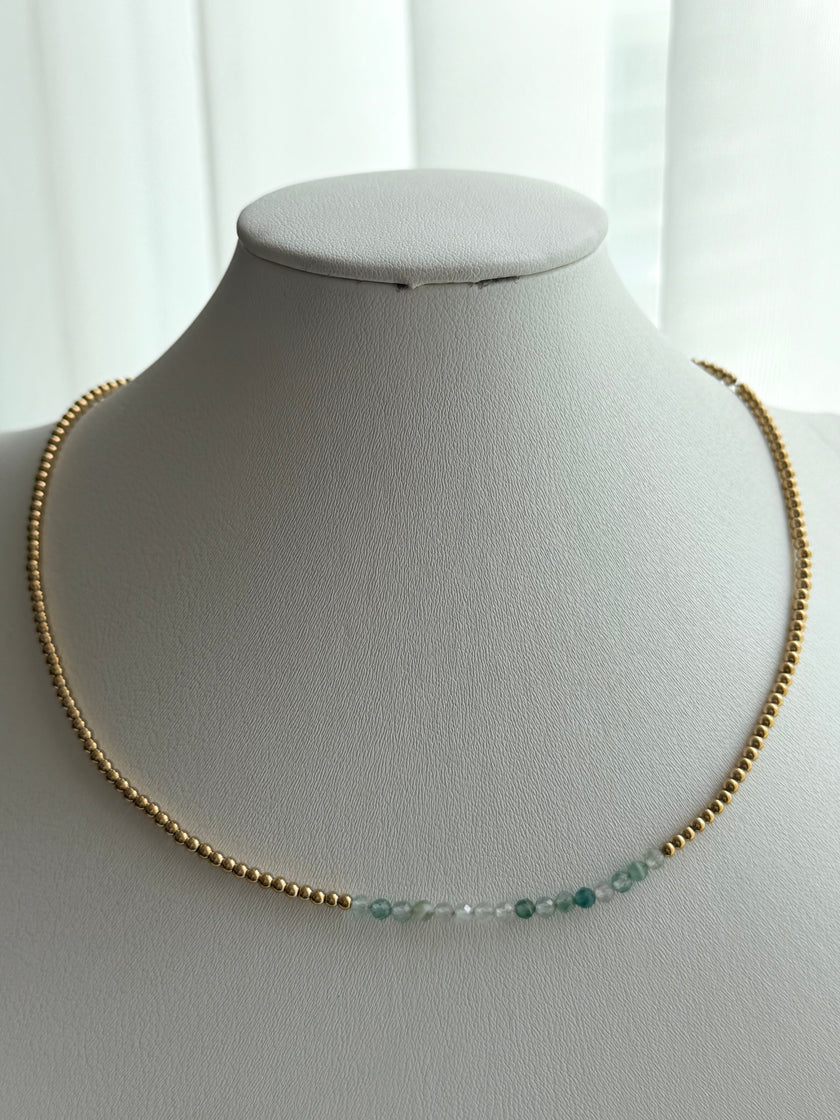 COLLAR BOLITAS VERDE / BLANCO