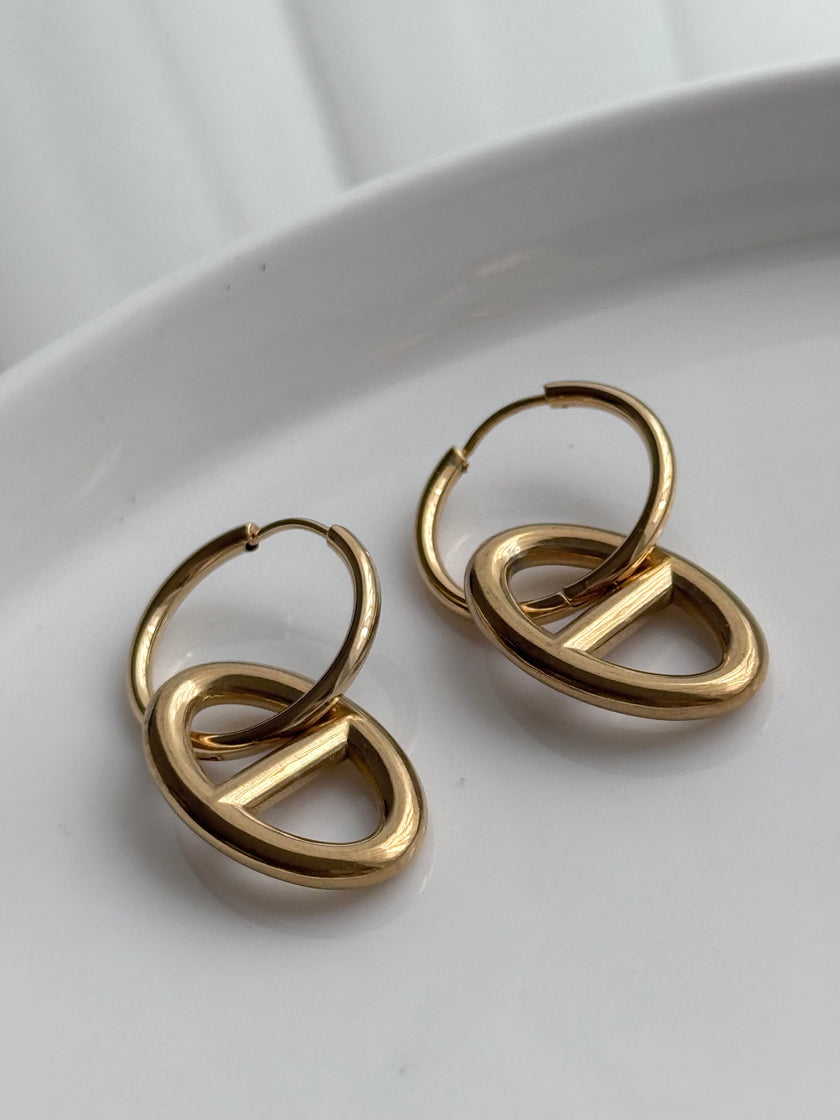 ARRACADA CON DIJE OVALO