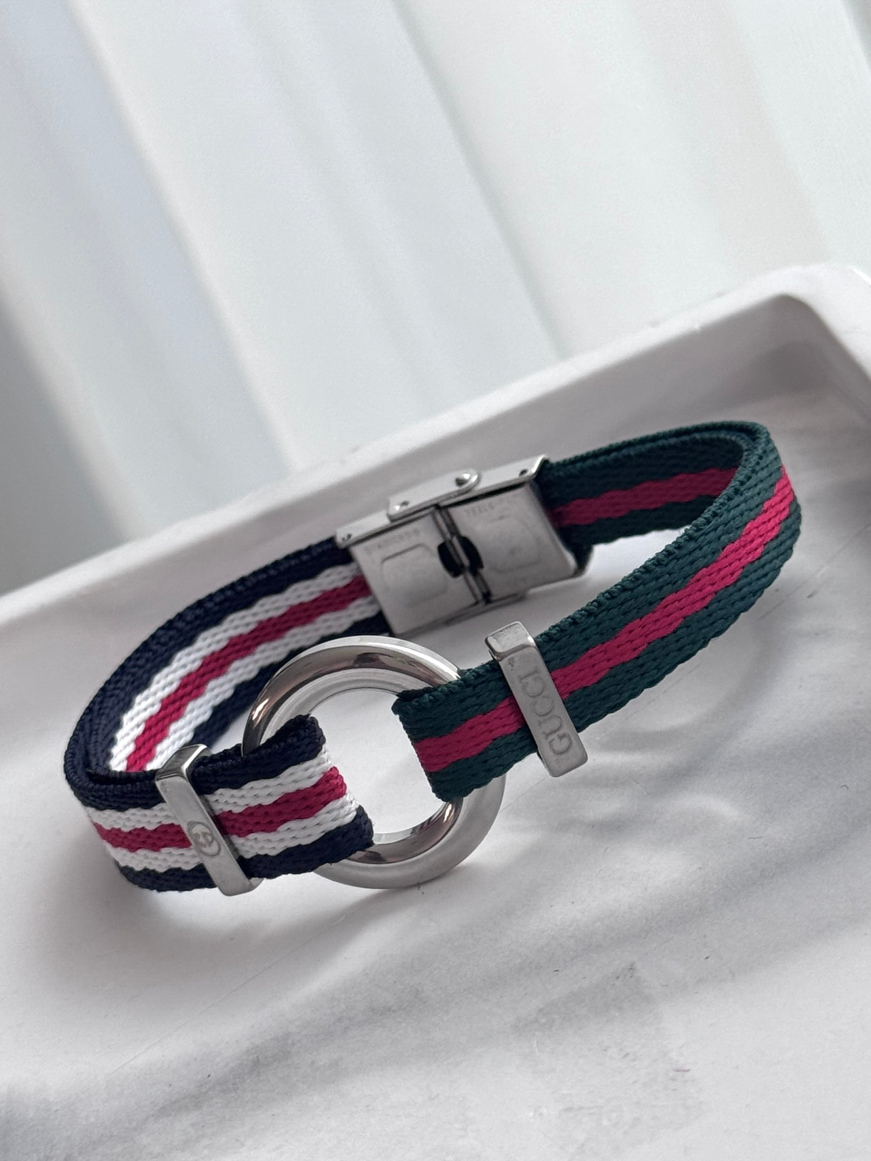 PULSERA TELA PLACA REDONDA GG